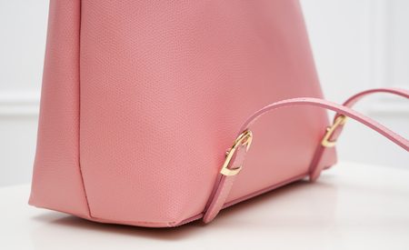 Dámský kožený batoh na patenty ražený - světle růžový -