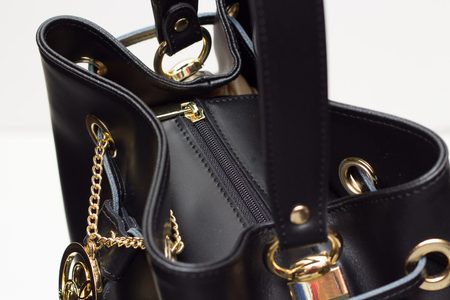 Dámská kožená kabelka vak - černá -