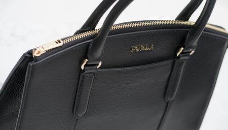 Kožená kabelka Furla - čierna -