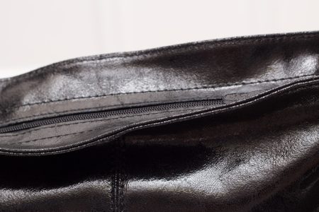 Dámská kožená kabelka černá měkká lesklá -