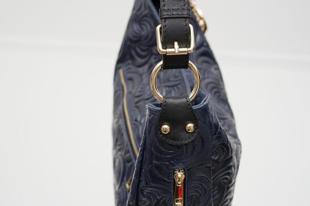 Dámská kožená kabelka přes rameno zdobená květy - tmavě modrá -