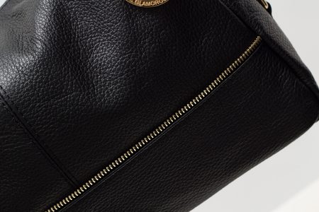 Čierna kožená kabelky so zipsom -