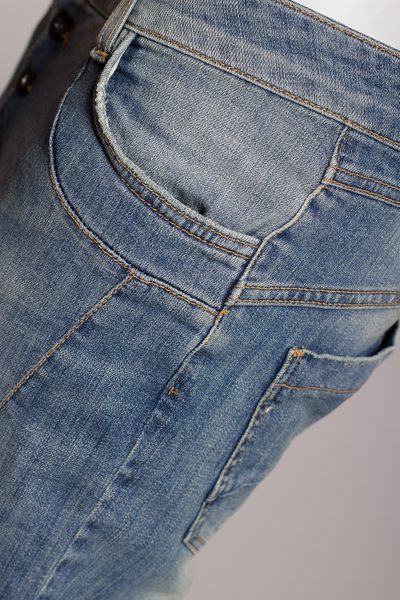 Dámské džíny s nižším sedem -