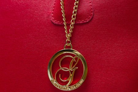 Dámska kožená kabelka so zipsom na boku - červená -