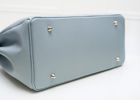 Dámska kožená kabelka so strieborným kovaním - svetlo modrá -