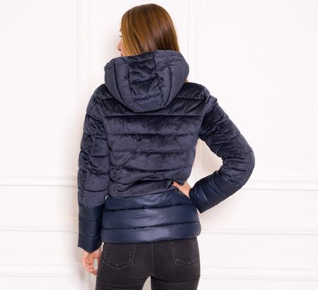 Dámska krátka zimná bunda kombinácia velúr - tmavo modrá -