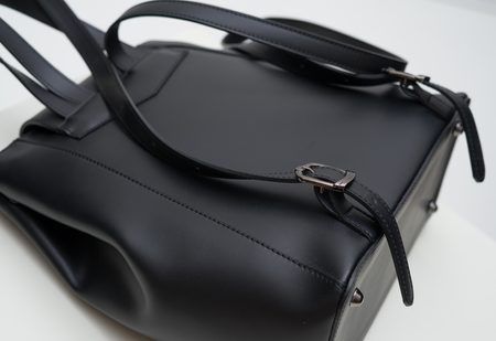 Dámská kožený černý batoh -