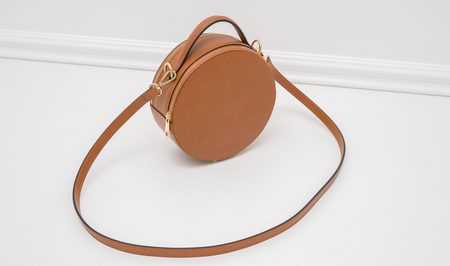 Dámska kožená crossbody kabelka guľatá - hnedá -