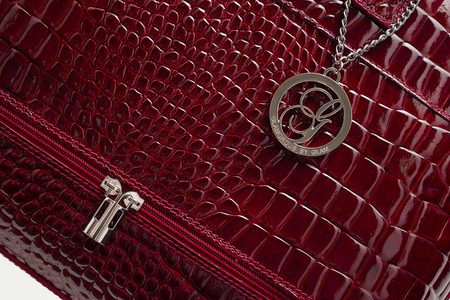 Veľká kožená kabelka lakovaná vínová -