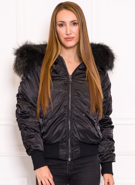 Dámský zimní bomber lesklý se zeleným mývalovcem - černá -