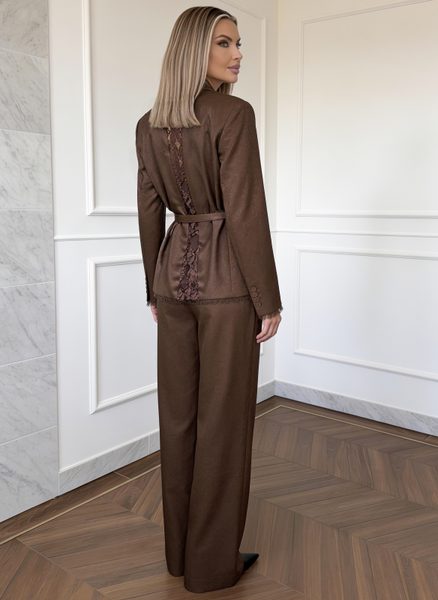 Costum cu aspect creponat sacou și pantaloni maro -