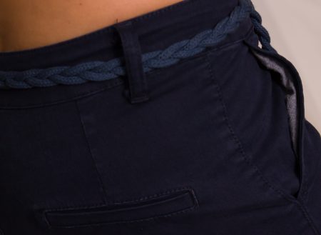 Dámske nohavice s nízkym sedom a opaskom - modrá -