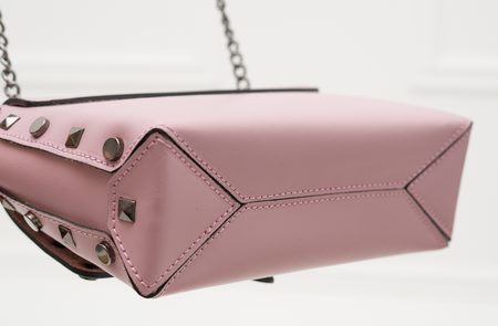 Dámská kožená crossbody kabelky s cvoky - růžová -