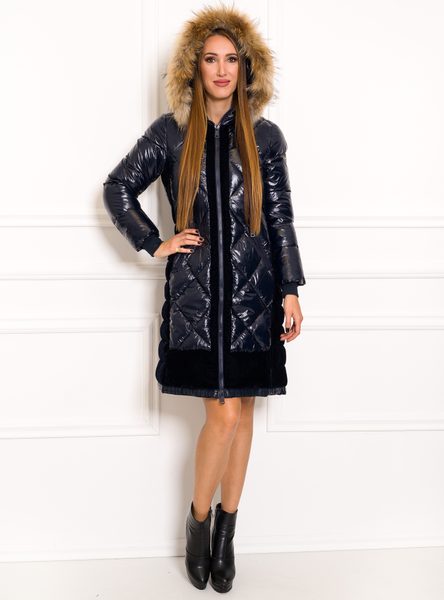 Dámská zimní bunda lesklá s velurem a pravou kožešinou tmavě modrá -