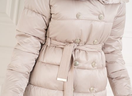 Zimní delší bunda s ozdobými knoflíky světle šedá -