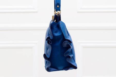 Dámska kožená kabelka s volánom po strane - kráľovská modrá zlatá -