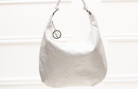 Dámska kožená kabelka cez rameno s kruzky s motívom - bielo sivá -
