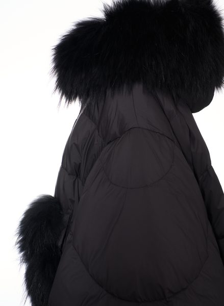 Poncho de puf pentru femei cu blană naturală de raton, negru -