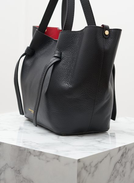 Kožená kabelka s červenou podšívkou černá -