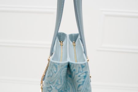 Kožená kabelka s kvetmi cez rameno - svetlo modrá -
