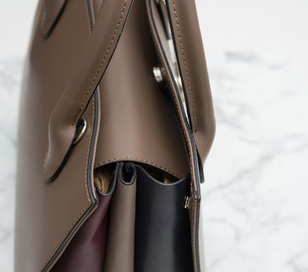 Dámská kožená kabelka do ruky s barevnými boky - taupe -