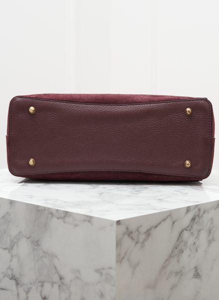 Kožená kabelka z broušené kůže do ruky vínová -