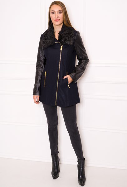 Dámský krátký kabátek s koženkou černo - modrý GUESS -