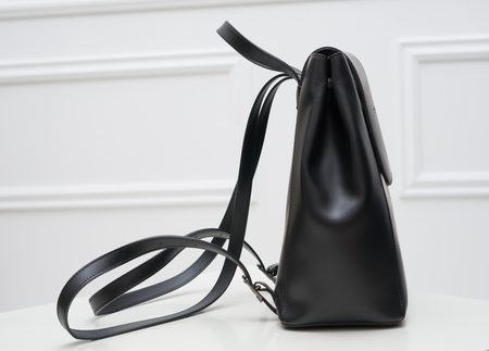 Dámská kožený černý batoh -