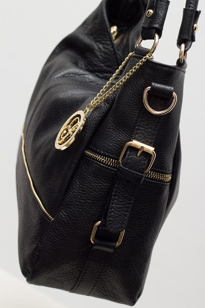 Čierna kožená kabelky so zipsom -