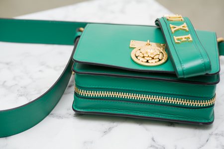 Geantă din piele crossbody pentru femei Guess Luxe - Verde -