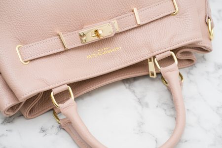 Dámská kožená kabelka do ruky se zlatými aplikacemi - růžová -
