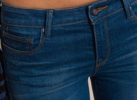 Jeansy dla kobiet Better in Blue - niebieski -
