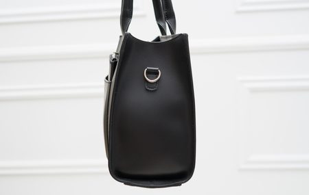 Černá dámská kabelka do ruky s kapsičkou -
