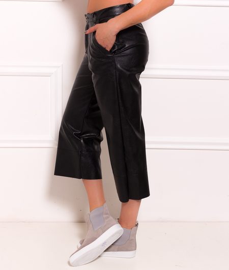 Dámske culottes nohavice 3/4 dĺžky - koženkový vzhľad -