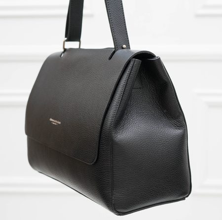 Dámská kožená kabelka přes rameno s klopou - černá -