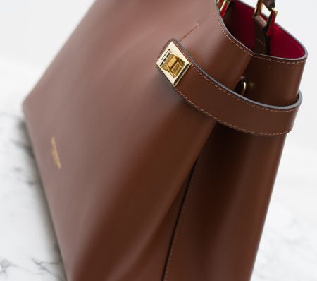 Dámská exkluzivní kabelka se zlatými detaily - hnědá -