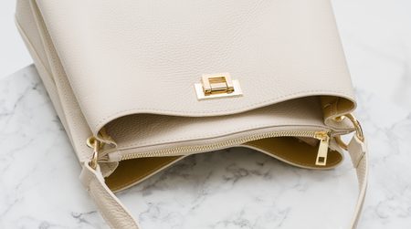 Dámská kožená kabelka se zlatými detaily - béžová -