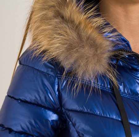 Dámská zimní bunda s pravou kožešinou kolem kapuci modrá -