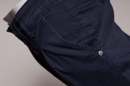 Dámské tmavě modré kalhoty s nízkým sedem -