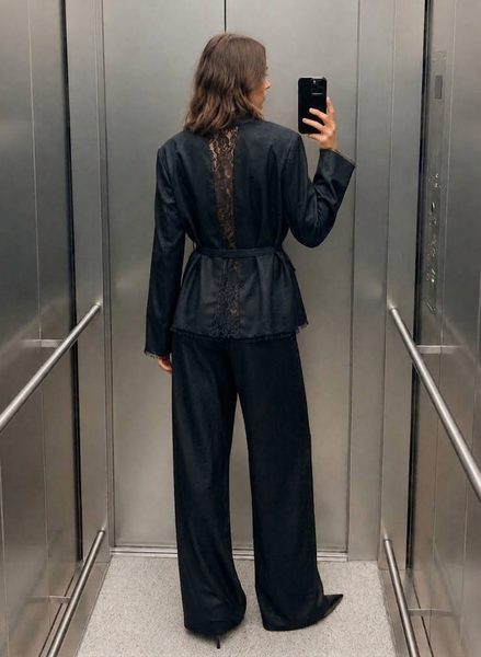 Costum cu aspect creponat sacou și pantaloni negru -