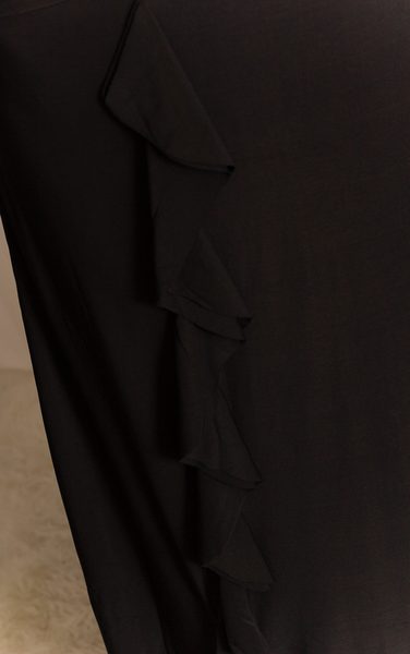 Společenské dlouhé šaty na jedno rameno s volánem - černá -