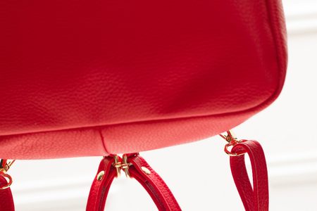 Dámsky kožený batoh so zipsami - červená -