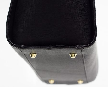 Kožená kabelka ze safiánové kůže se zlatým zapínáním - černá -