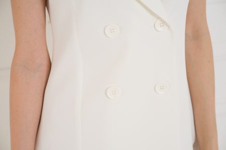 Dámske šaty s dvojradovým zapínaním - biela -