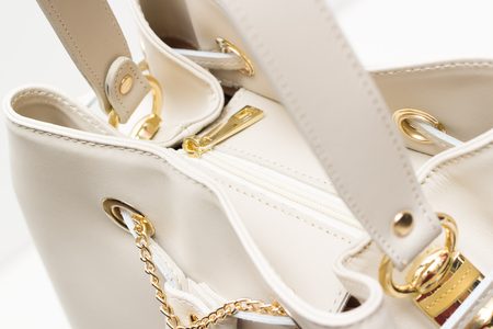 Dámská kožená kabelka vak - béžová -