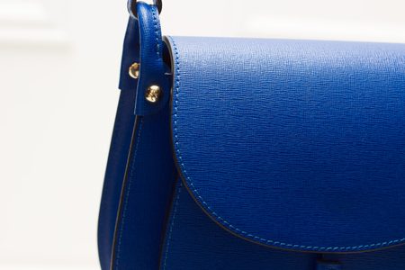 Dámská kožená crossbody kabelka ze safiánové kůže - královsky modrá -