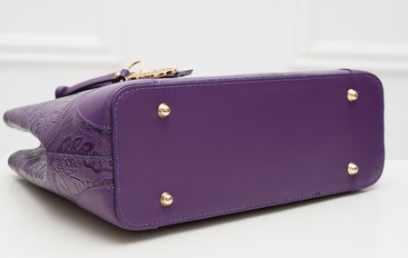 Dámská kožená kabelka ražená s květy - fialová -