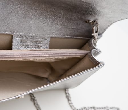 Dámská elegantní malá kabelka s řetízkem - stříbrná -