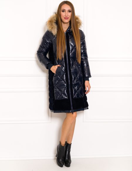 Dámská zimní bunda lesklá s velurem a pravou kožešinou tmavě modrá -