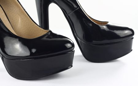 -30% Dámské černé lodičky na platformě lesklé -